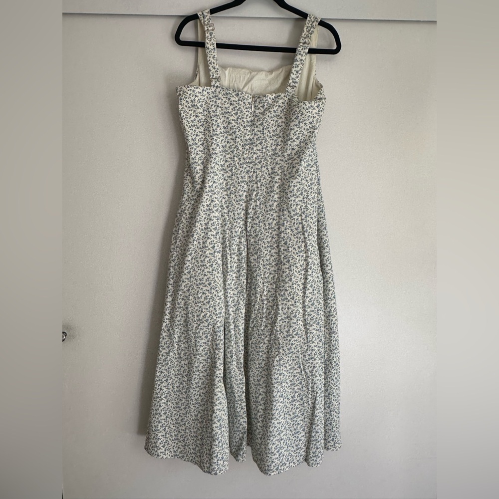 Abercrombie & Fitch Mila stretch midi dress in a blue & white floral pattern. - Picture 5 of 7